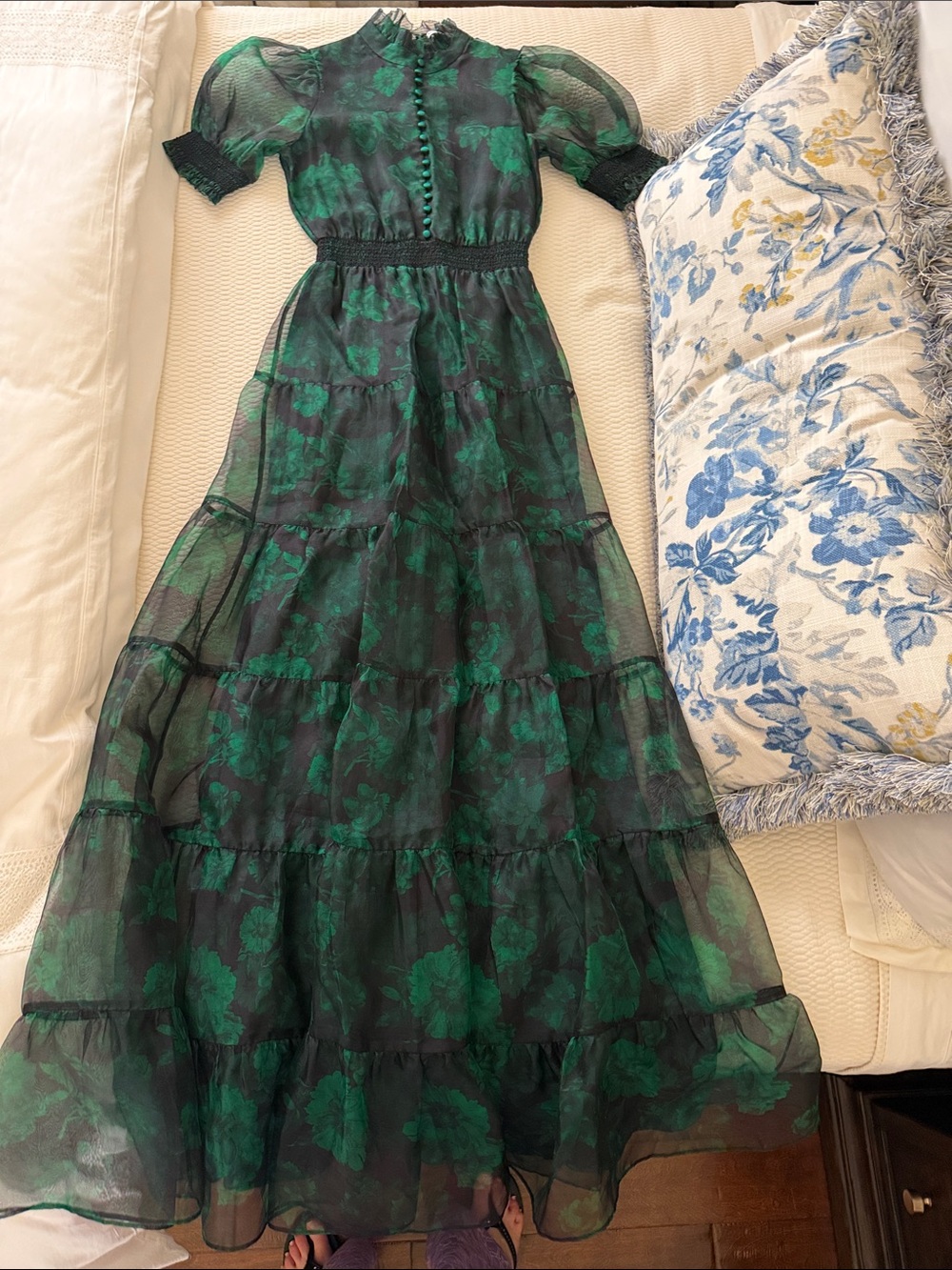 Alice & Olivia Coletta Maxi Dress in Dream Floral Emerald - Picture 4 of 6